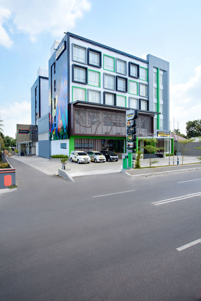 Dk Belstar Hotel Belitung Tanjung Pandan Exteriör bild